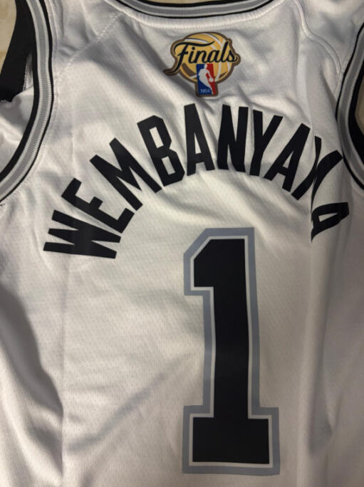Click to view full screen Camiseta Victor Wembanyama Baloncesto #1 San Antonio Spurs 2026 Blanco Finales Edition photo review