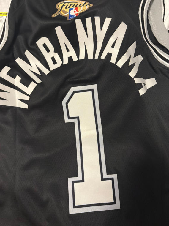 Camiseta Victor Wembanyama Baloncesto #1 San Antonio Spurs 2026 Negro Finales Edition photo review