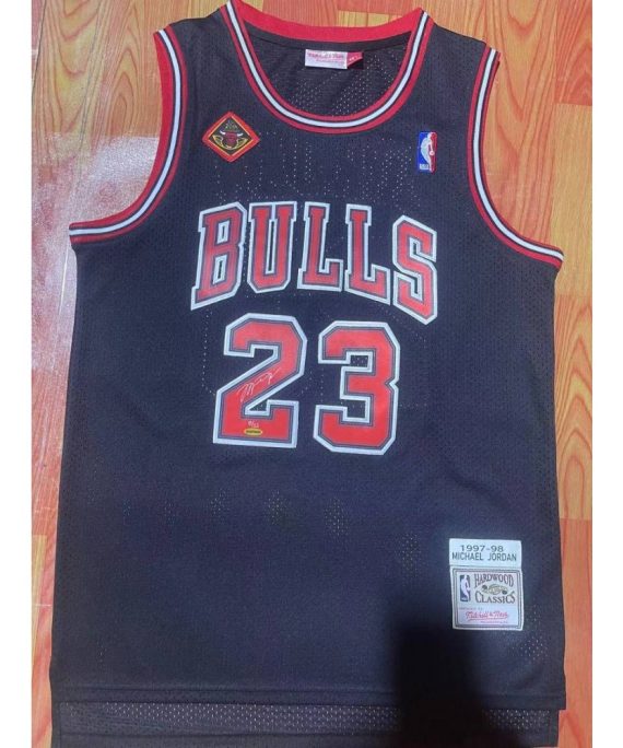 Camiseta Michael Jordan #23 Chicago Bulls Retro Negro Edición Firmada