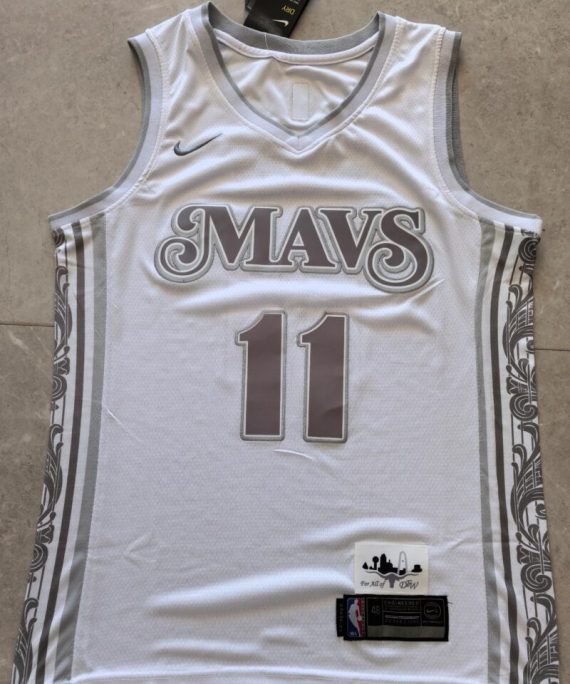 Camiseta NIÑO Kyrie Irving #11 Mavericks The City 2025